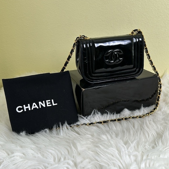 💯Authentic Chanel Black Patent Leather Chain Mini Bag🍀 - Picture 4 of 17